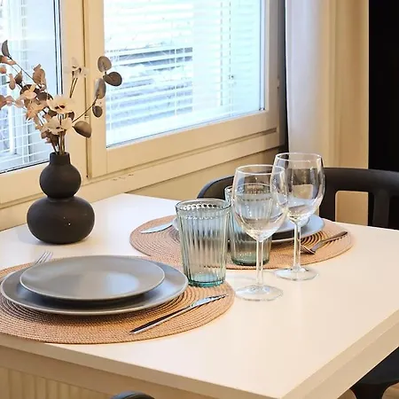 Modern One-bedroom With Glazed Sun Balcony, 350m Metro * Helsinki