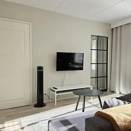 Modern One-bedroom With Glazed Sun Balcony, 350m Metro * Helsinki